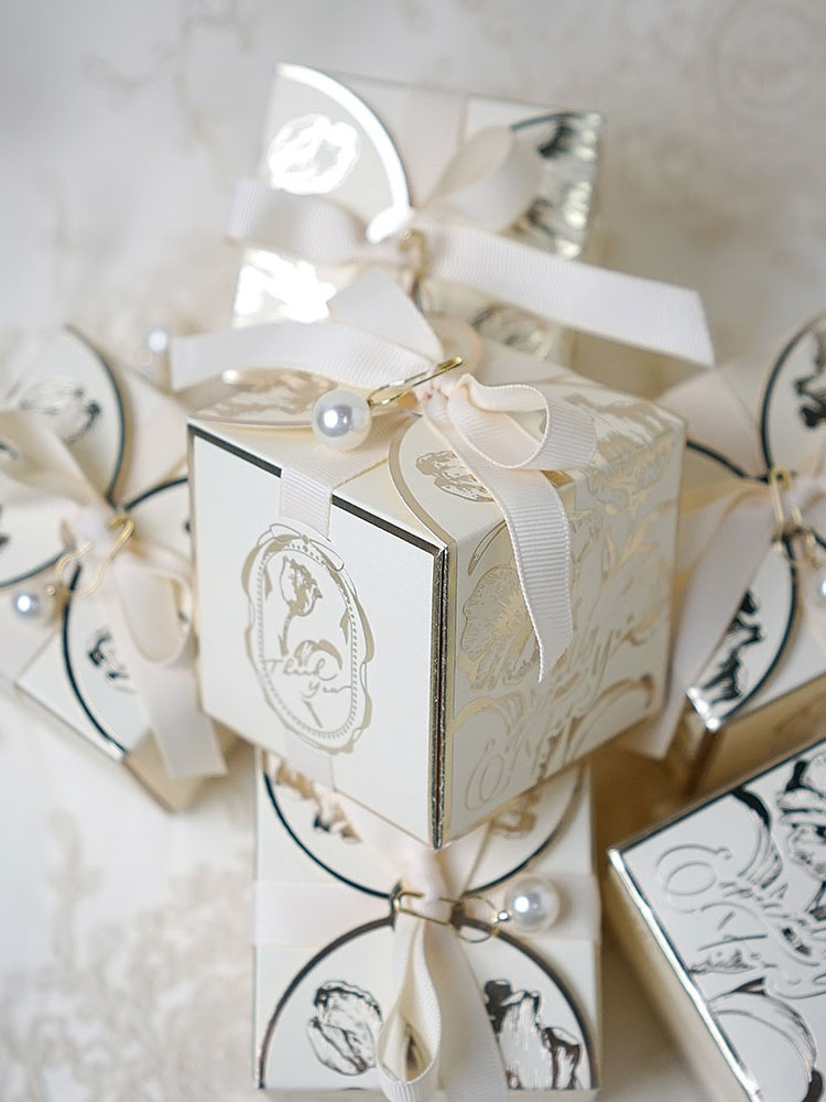 Square Paper Gift Boxes with R - Event Party Box recension och pris
